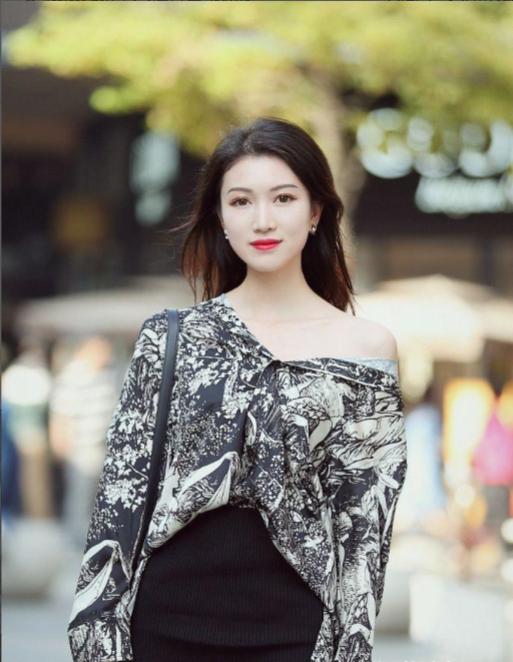 雪纺衫的挑选和搭配技巧,雪纺衫稍微有点宽怎么穿好看