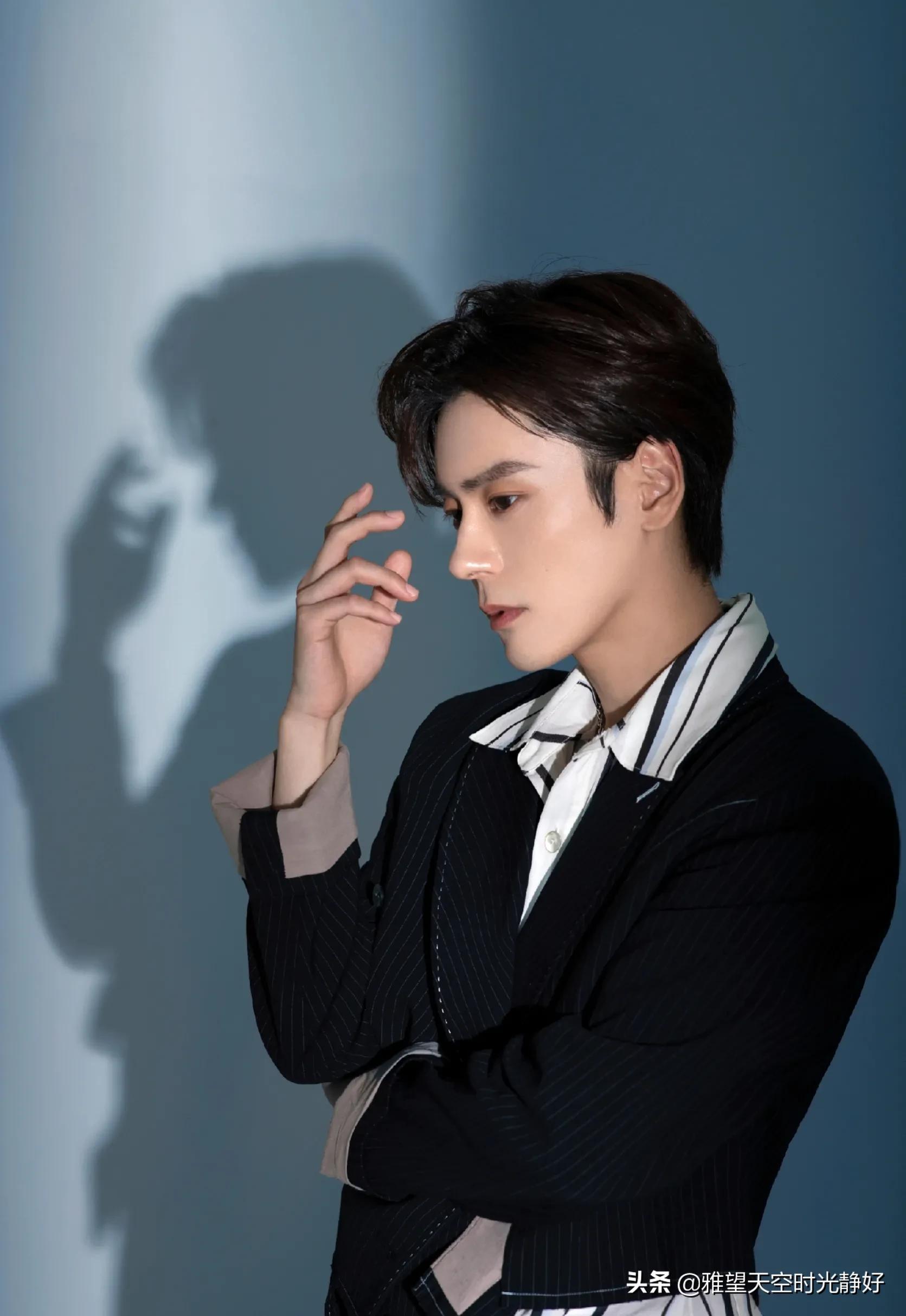 盘点国内男明星完美侧颜，谁才是你心中360度无死角完*男美**神呢？