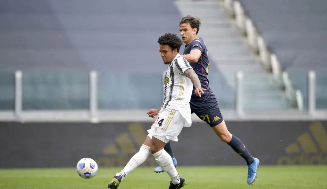 皮尔洛回应c罗批评,尤文教练皮尔洛讨论c罗