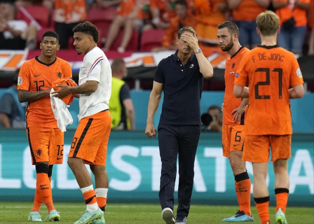 荷兰队爆冷出局,荷兰队主教练德波尔下课
