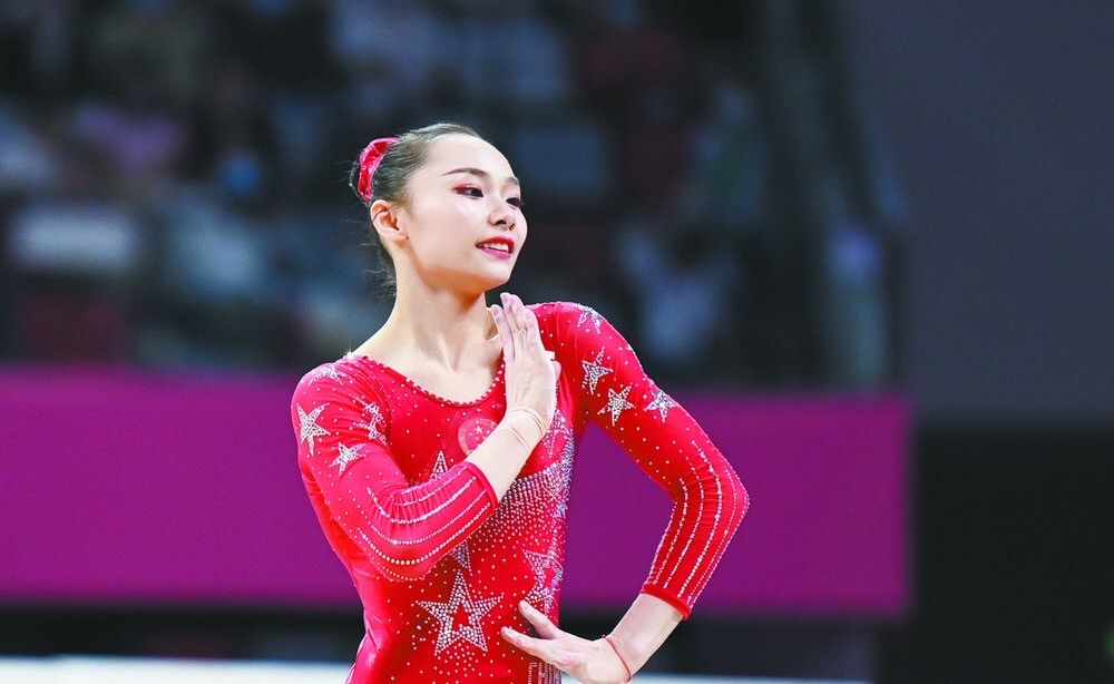 中国体操白衣服,体操服中国红
