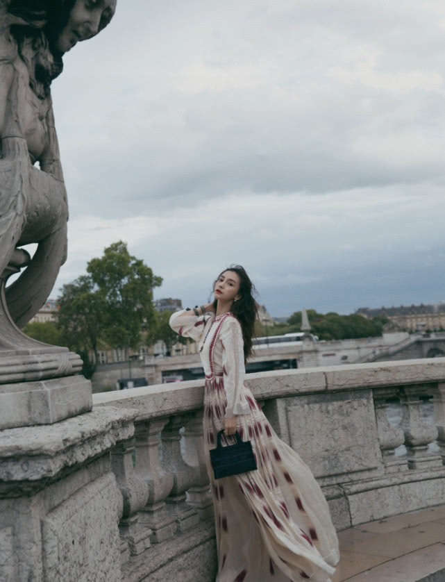 杨颖巴黎造型,杨颖巴黎时装秀视频大全