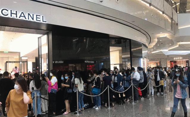 隔壁LV、CHANEL升价25%都卖断货 BURBERRY：我亏到*裤底**都不剩