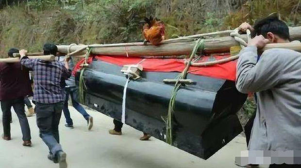 路上遇人抬棺材有什么禁忌,开车遇到抬棺材人应该怎么办