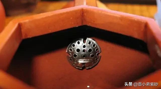 紫砂壶按住气孔不出水什么原理,紫砂壶出水不畅怎么办