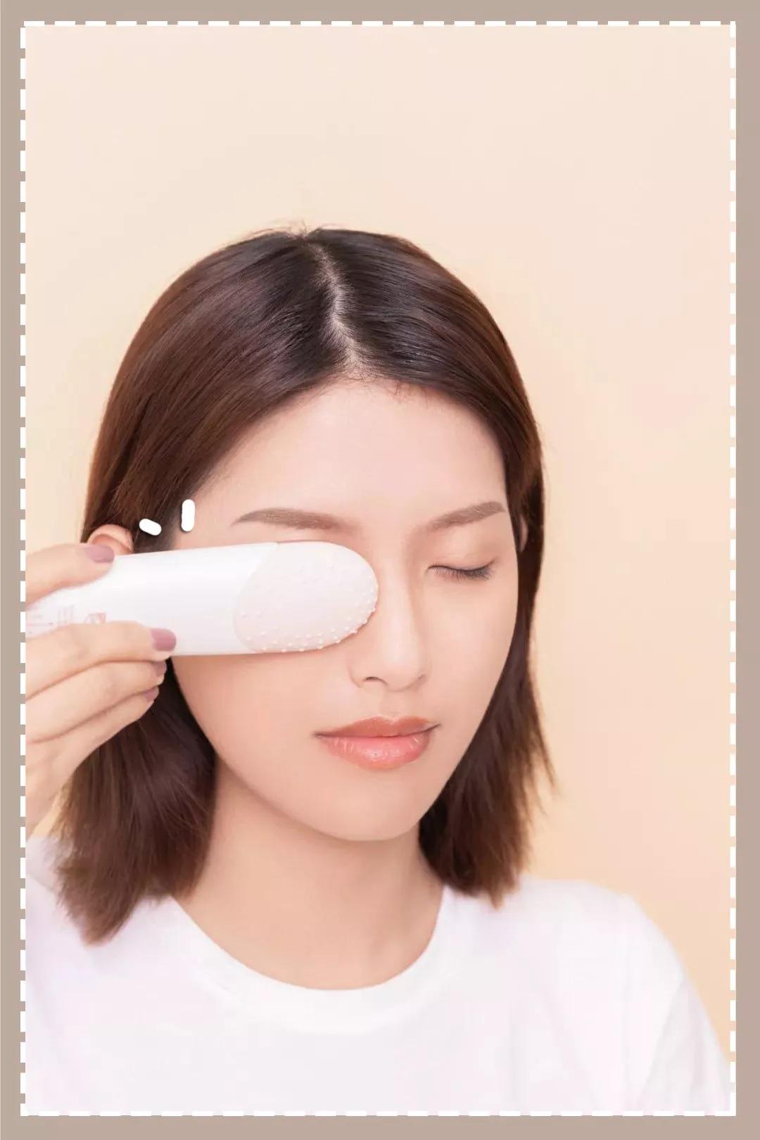 眼霜的正确涂抹手法是怎样的 (涂眼霜的正确手法到底是怎么样的)