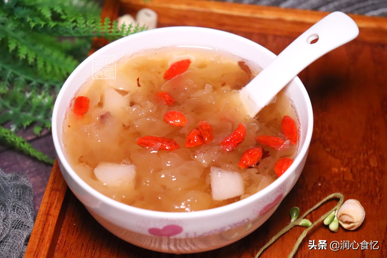 银耳汤怎么能熬出胶质,煮银耳一直不出胶是怎么回事