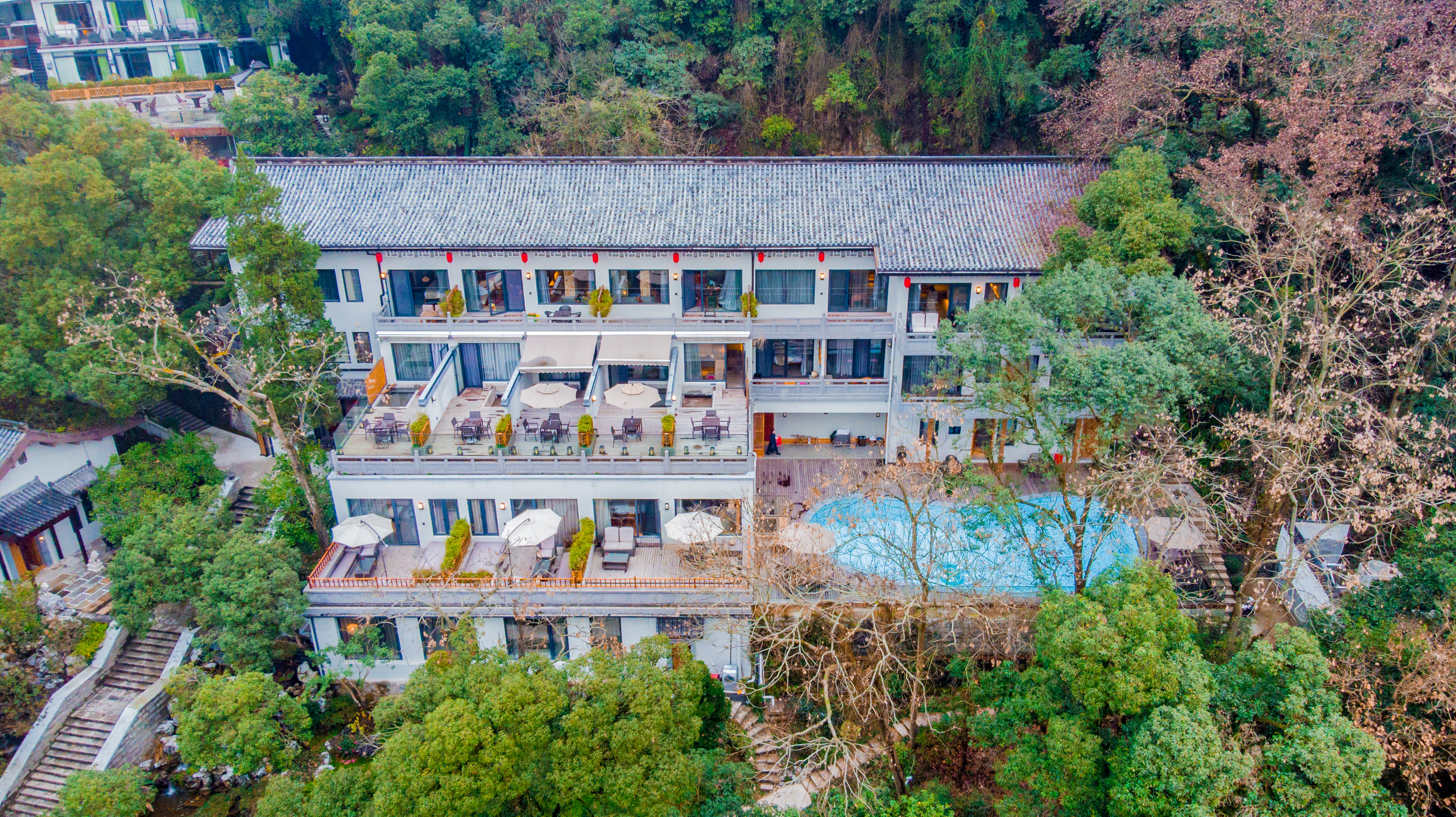 住进三口之家,住进这家避暑酒店赏绝美自然风光