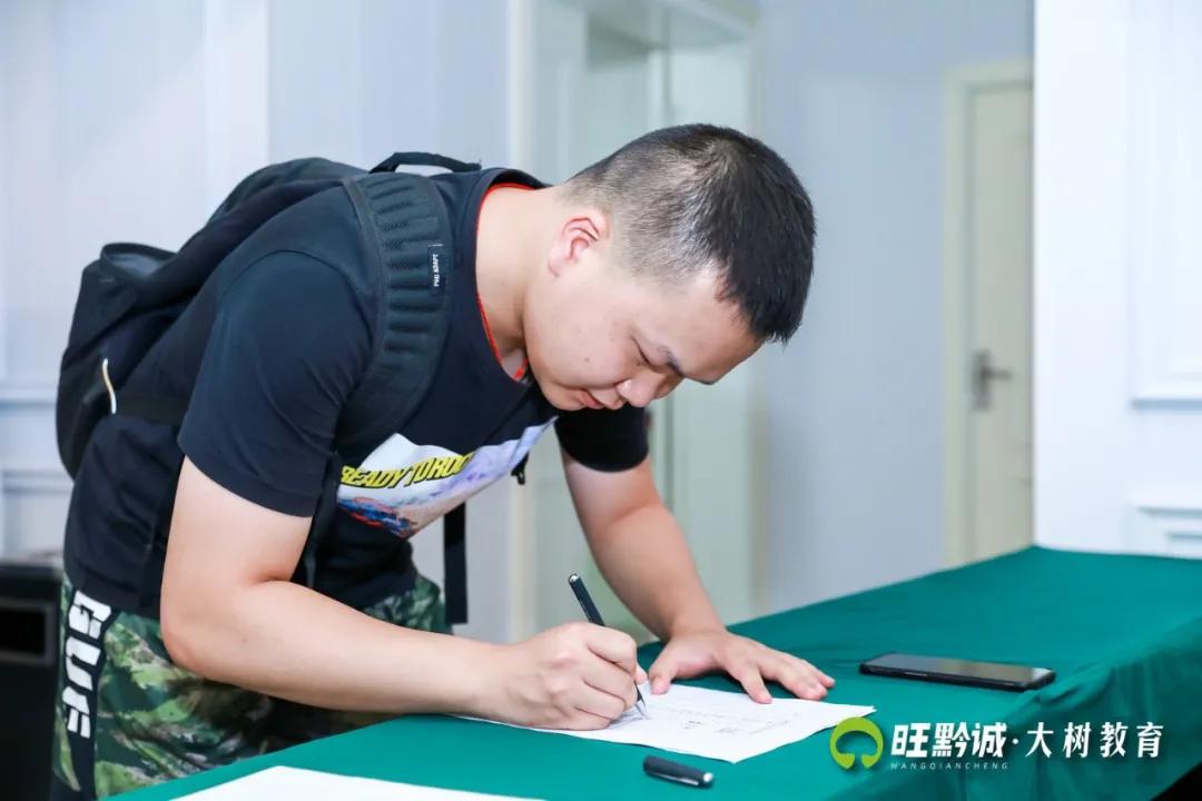 奖学金颁奖典礼完满结束主持稿,考试表彰大会进步奖怎么才能拿到