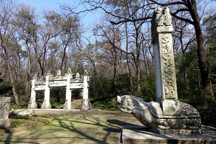 谭延闿墓,谭延闿墓用圆明园的石头