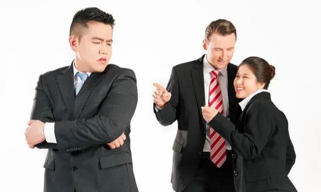 职场上，你被同事孤立了怎么办？高情商的人，都从这3点分析应对
