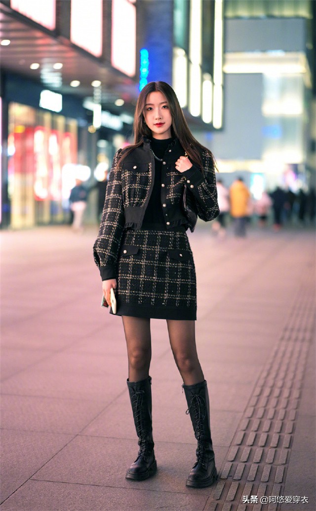 烂大街的“马丁靴”过时了！今年流行的：烟管靴，显瘦显高又时髦
