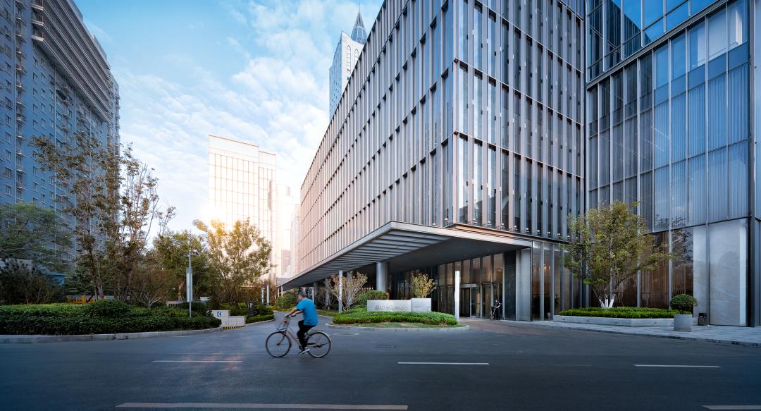 济南泺源大街8号绿城金融中心,济南标志建筑绿地中心