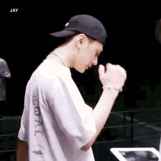 Rain南宫珉Zico都来了，200亿就不能请个好点的剪辑师？