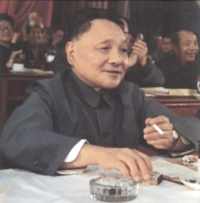 2年前“平民市长”张百发追悼会：北京市民自发赶来，送别老市长