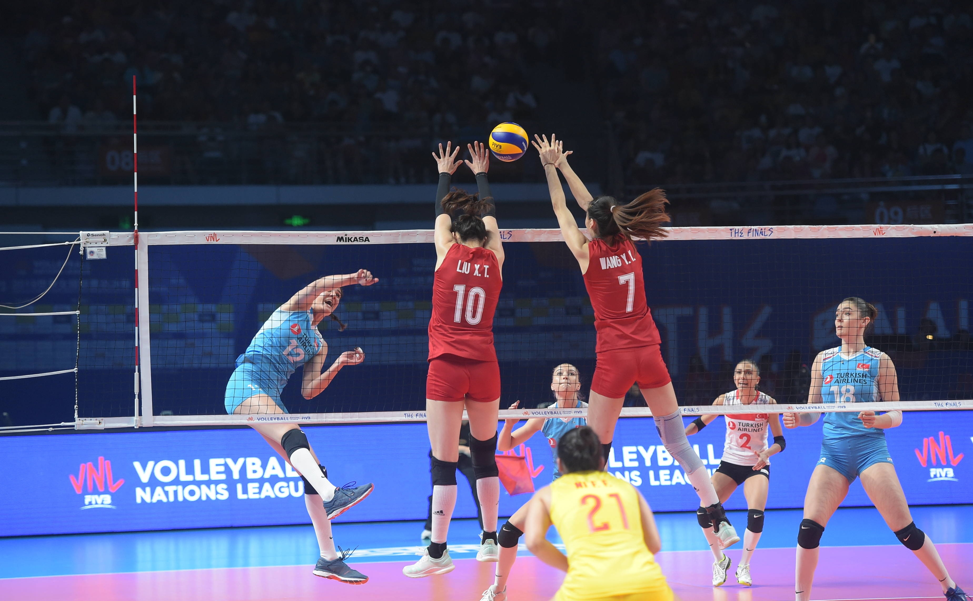 世联赛被曝打3天休3天！参赛人数或被限制，波兰主帅狠批赛制