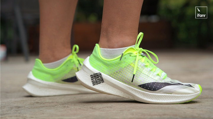 李宁飞电跑鞋的区别,李宁跑鞋飞电3cvs赤兔6pro