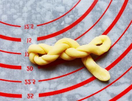 炸麻花好吃的方法,炸麻花怎么做才蓬松酥脆