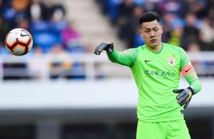 唏嘘不已！曾经头号国门如今坐穿板凳，寻求转会或是最好选择