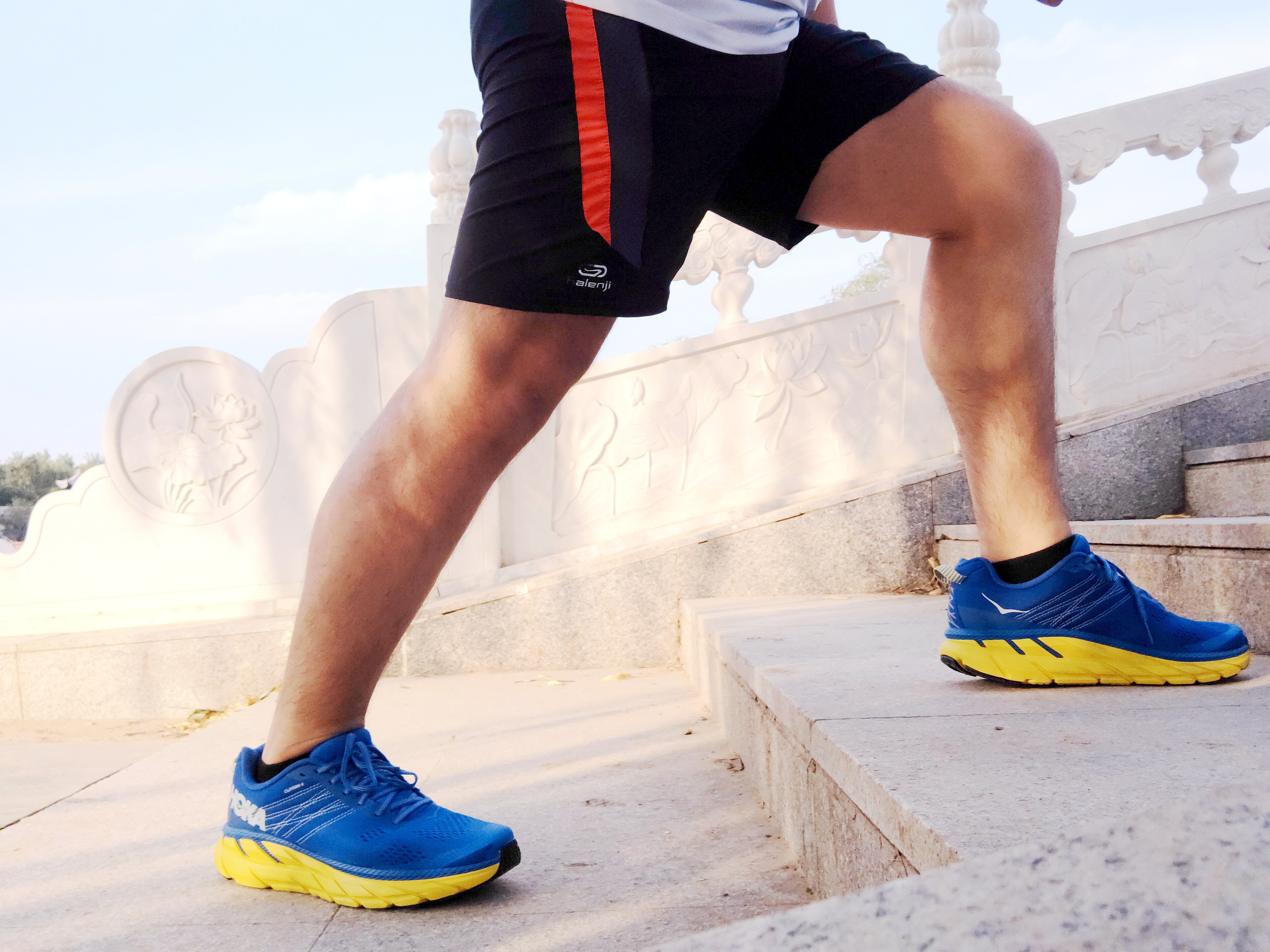 hoka克里夫顿跑鞋测评真假,稳定支撑缓震跑鞋评测