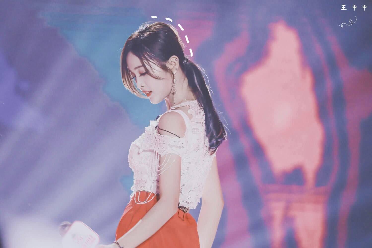 扁头女生留什么发型,扁头发量多发型