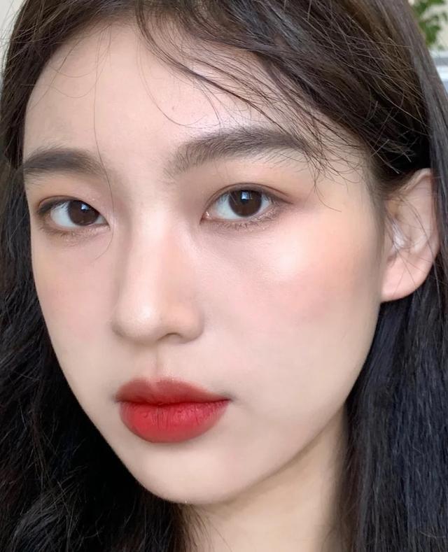 扁平脸怎么改善侧面,扁平脸女孩的逆袭指南