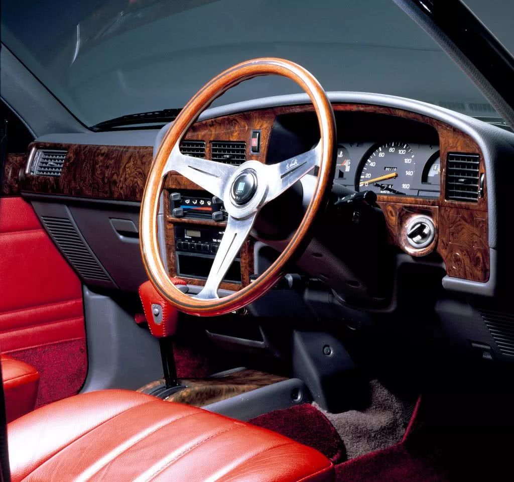 丰田大脚怪车 (便宜又好骑的复古车)