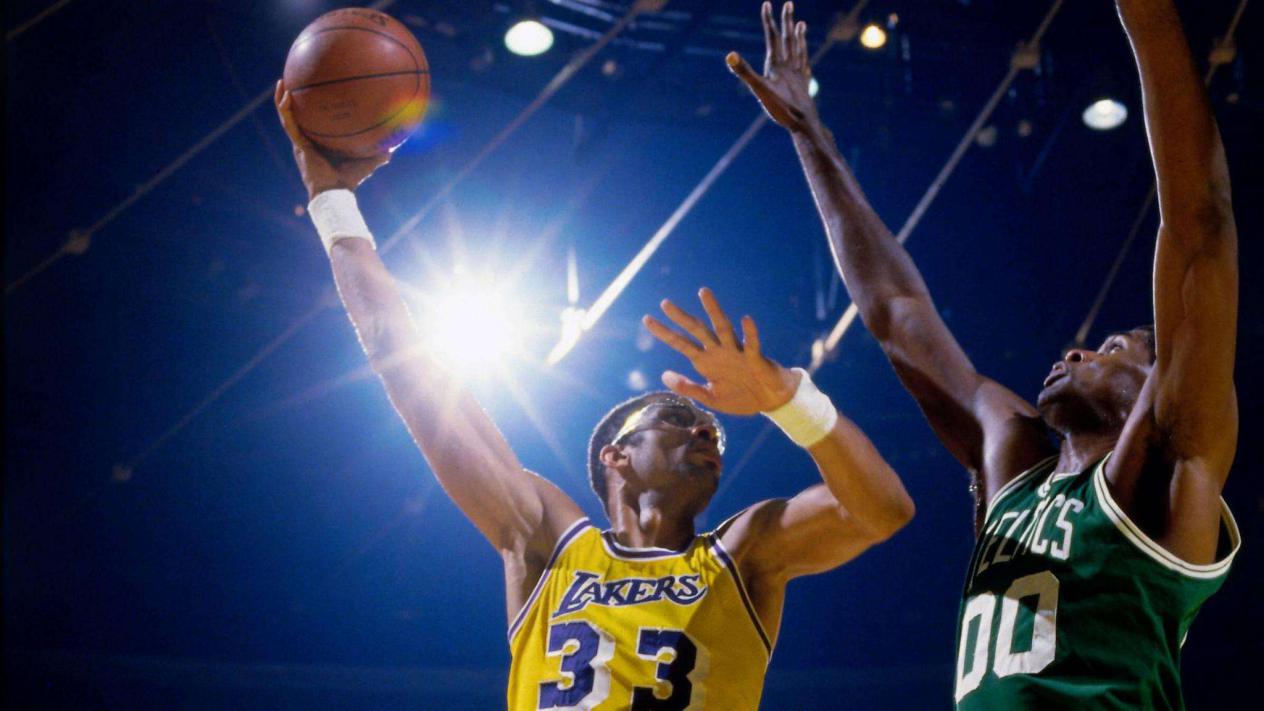 艾弗森招牌大变向教学,艾弗森招牌变向集锦