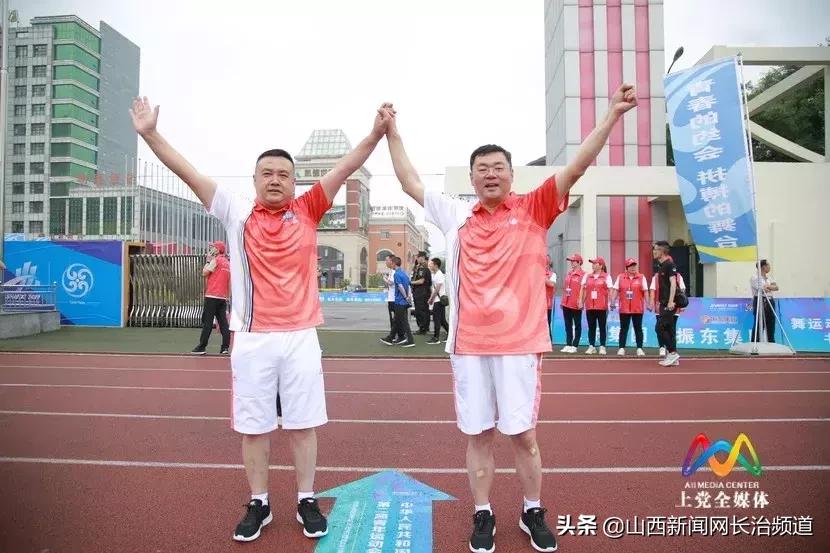 万人空巷见证圣火传递现场！青春的上*党**，激情飞扬