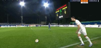 深足抵达球场张效瑞,深足主帅最新消息