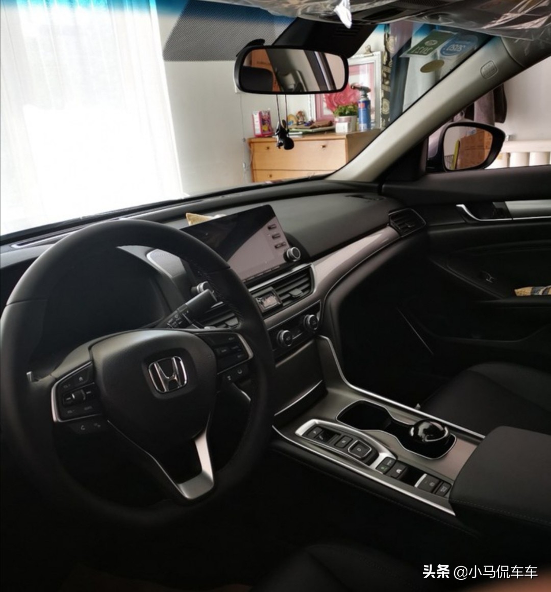 凯美瑞2.5燃油版和雅阁2.0混动指导价都是21.98万，该选谁