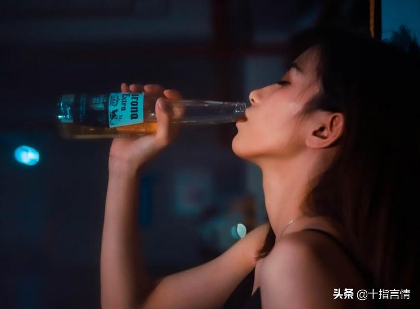 38岁漂亮剩女带男性闺蜜一起相亲,36岁大龄剩女带闺蜜相亲