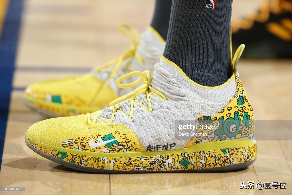 圣诞大战球鞋上脚,2010圣诞大战科比上脚球鞋