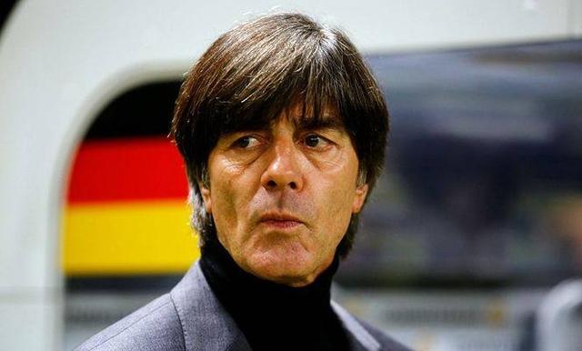 他是世界足球9号中锋的代表，把足球的魅力散发到极致