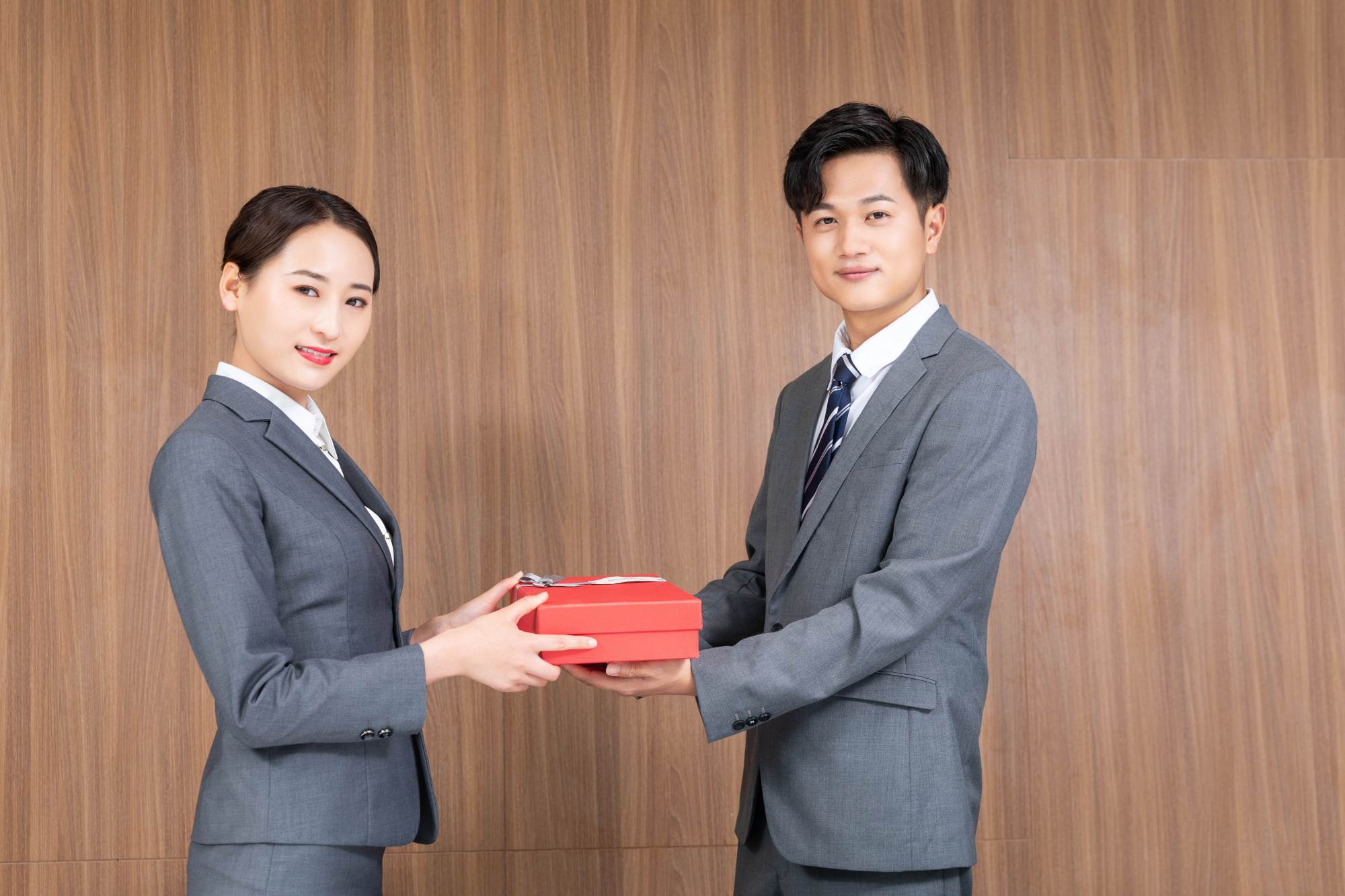 七夕情人节，女人最想要的礼物是什么？听听女人们自己怎么说