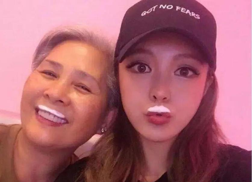 周扬青罗志祥分手：老娘9年青春喂了猪！