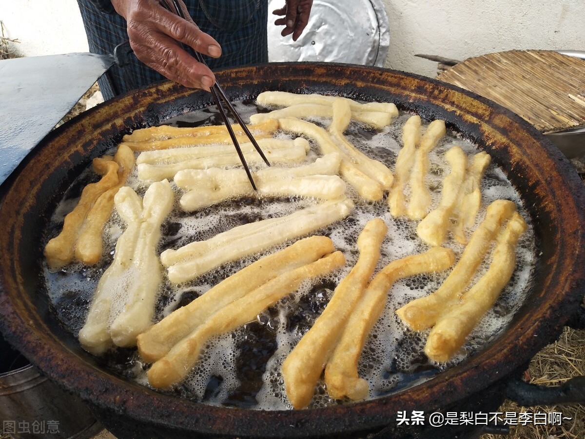 胶东大集：裹着糖的油果，十里飘香的猪头肉，最般配的羊汤和油条