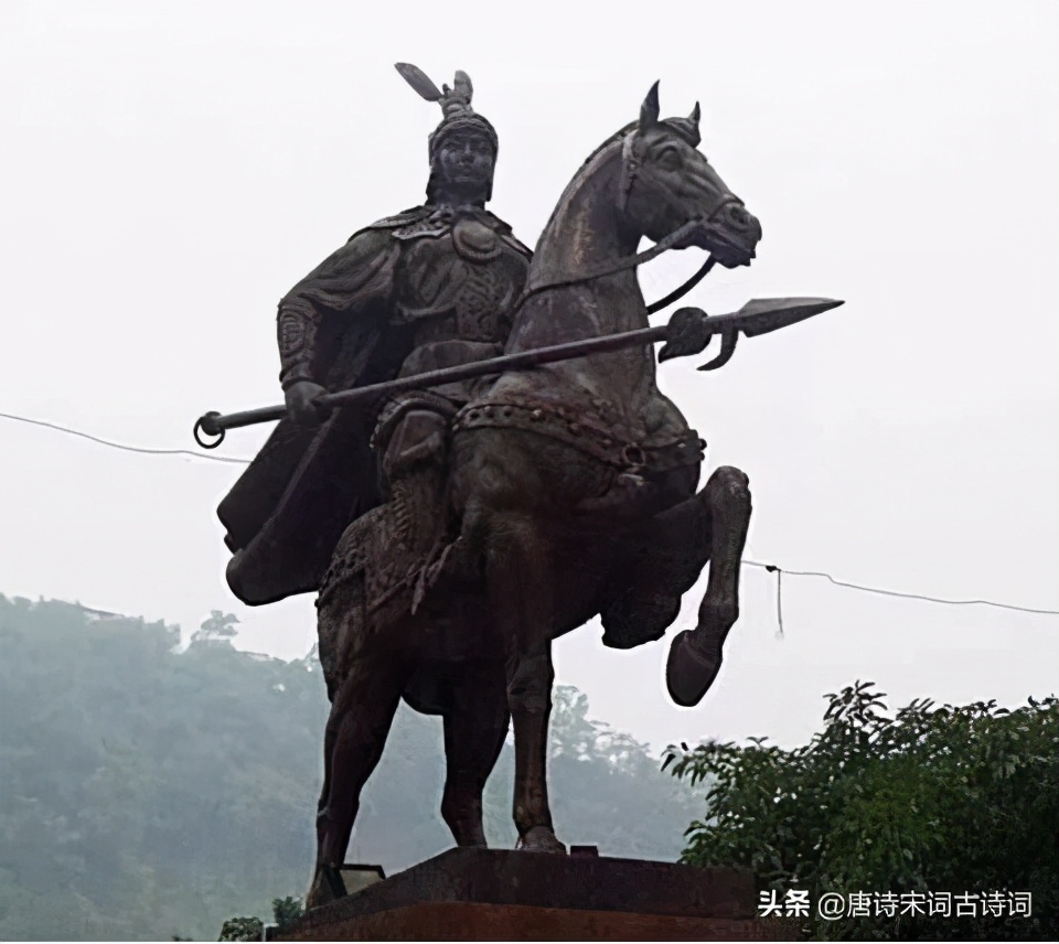 铁血丹心铸军魂，谁说红颜不封侯