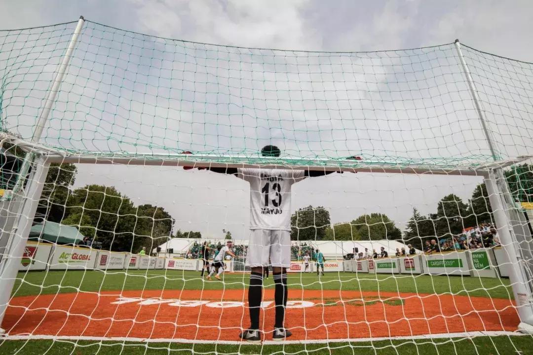 让无家可归之人成为球星，这个世界杯属于流浪者