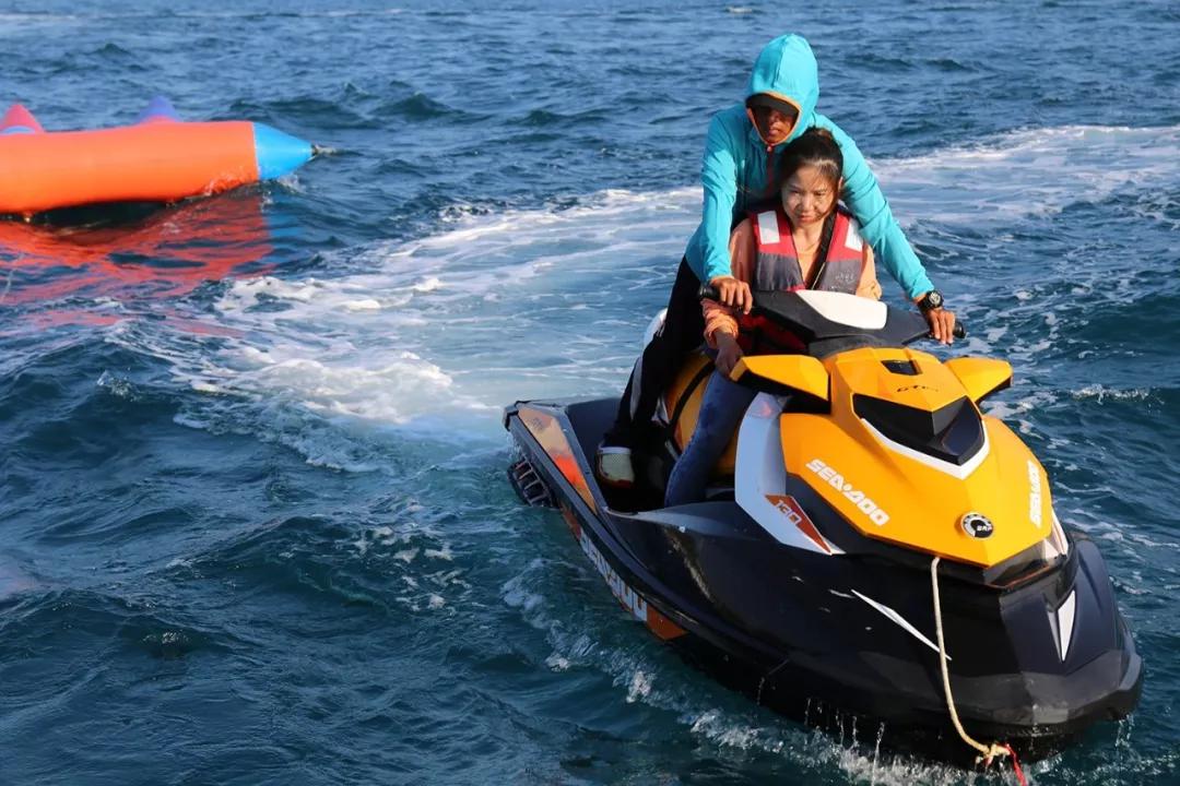 在三亚，如何花很低的价格，玩高大上的游艇帆船？