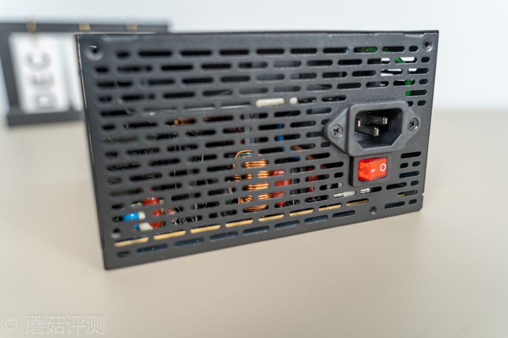 用料给力，安静稳定、Tt（Thermaltake）GT650W金牌全模组电源