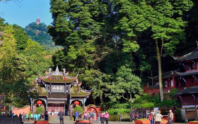 成都怎样去青城山都江堰,成都十大景点武侯祠