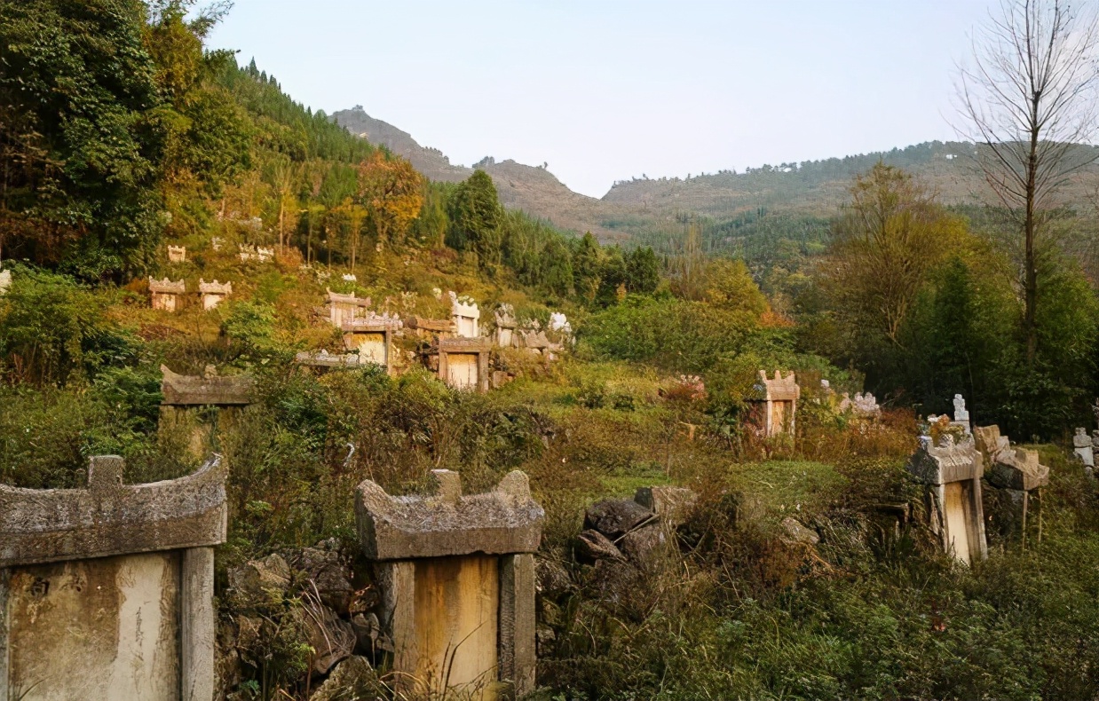民间寡妇上坟,农村寡妇上坟