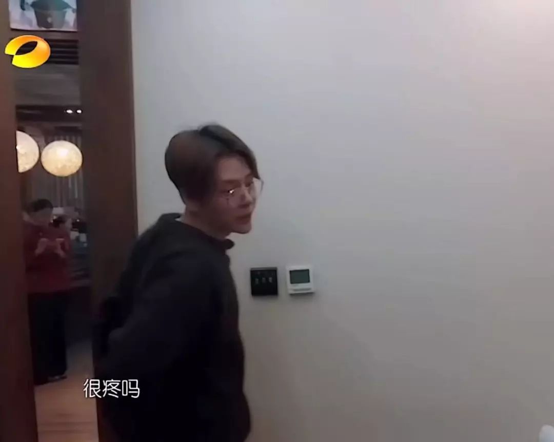 和吴昕炒cp的男歌手 (明侦吴昕张若昀cp)