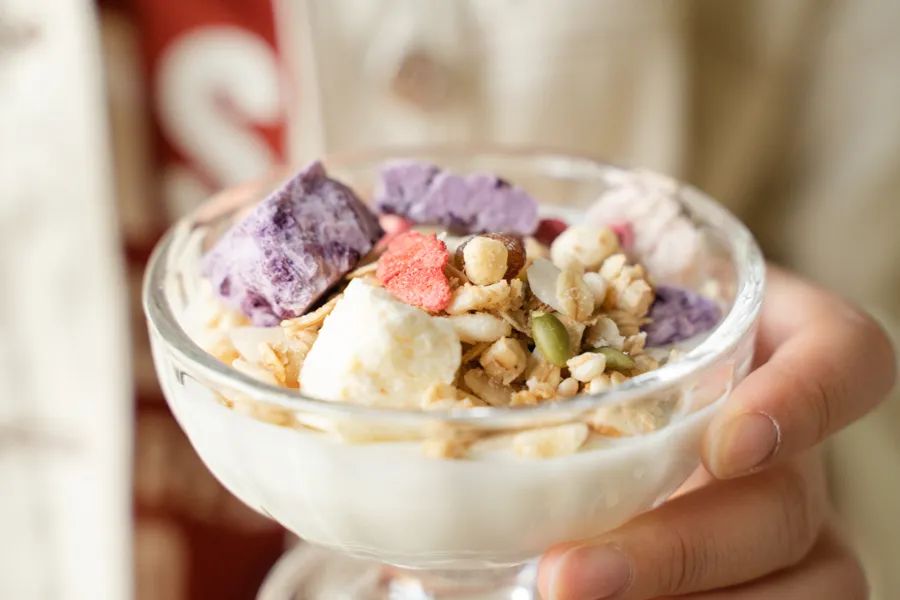 被薇娅直播间榨干零食预算后，写出了这篇测评报告（上）