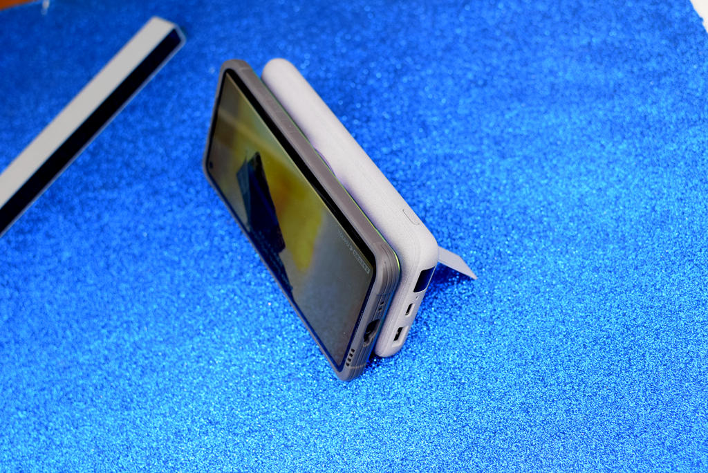 有线无线都能用的充电宝,有线加无线充电宝