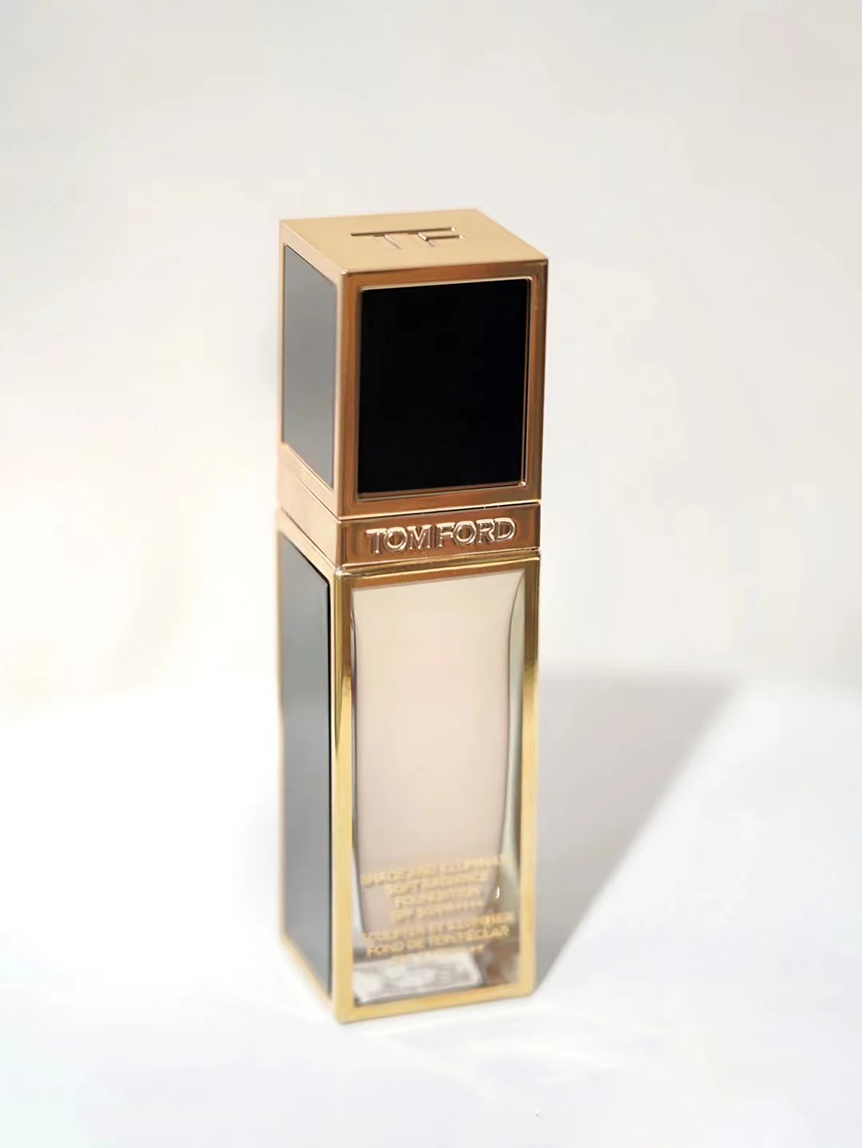 平价不容易暗沉的粉底液,超级好用持妆不暗沉的粉底液