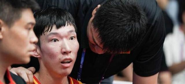 为男足打气！男篮对决伊朗五大瞬间：姚明吊打大帝阿联霸气隔扣