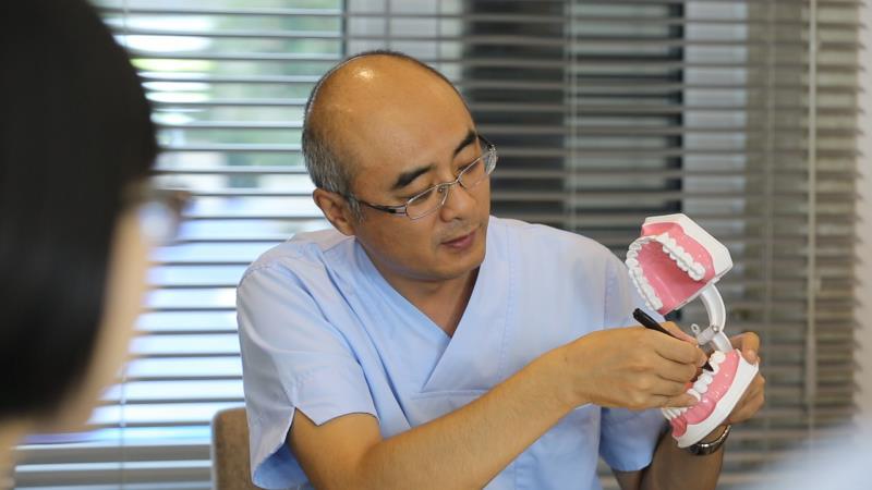 家长迟迟不肯离去老师怎么办,儿童迟迟不退牙
