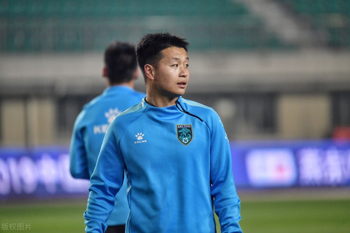 国安旧将*薪讨**反转来了！人品遭俱乐部曝光：给球迷戴绿帽还打假球